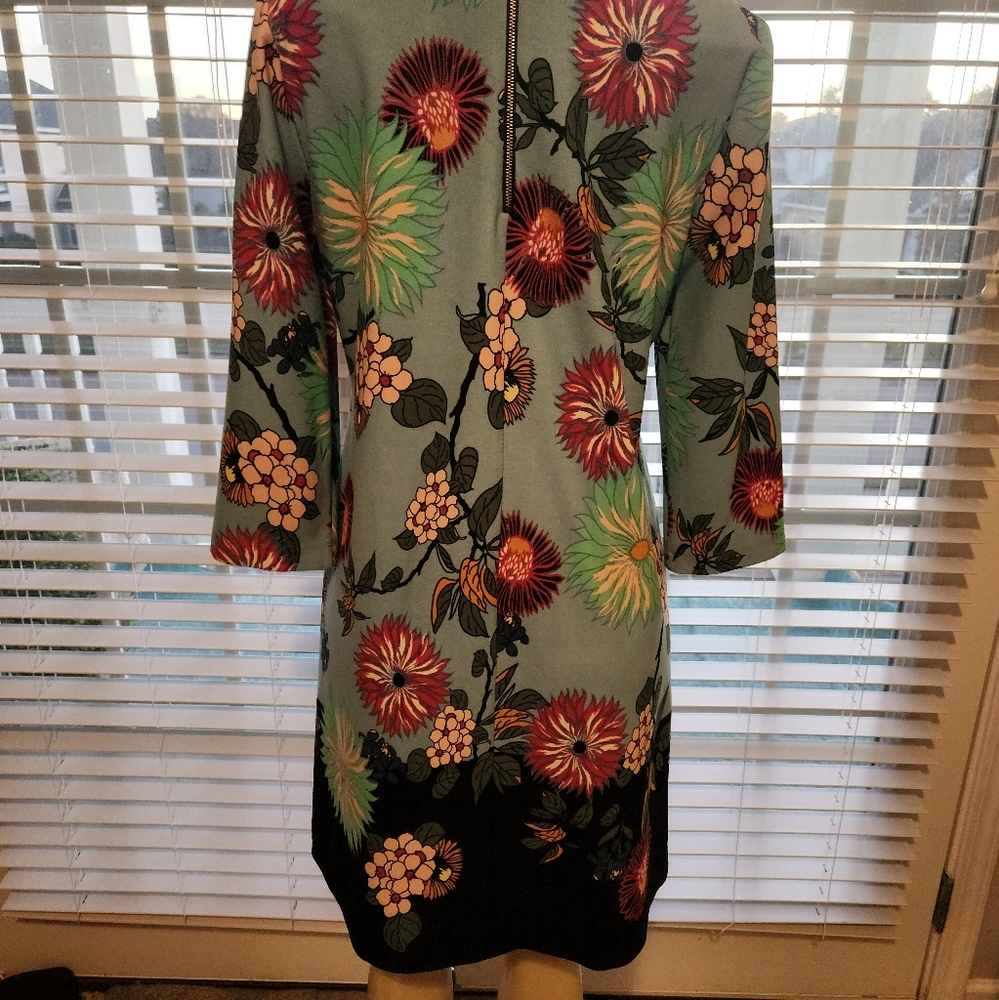 Dress - Picture 2 of 2